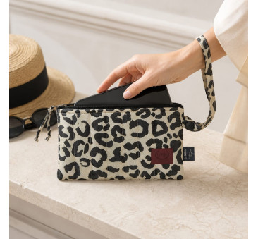 Saszetka Leopard Cream Etui na Telefon - Pikowana Ortalionowa by Magdalena Lamparska - La Millou