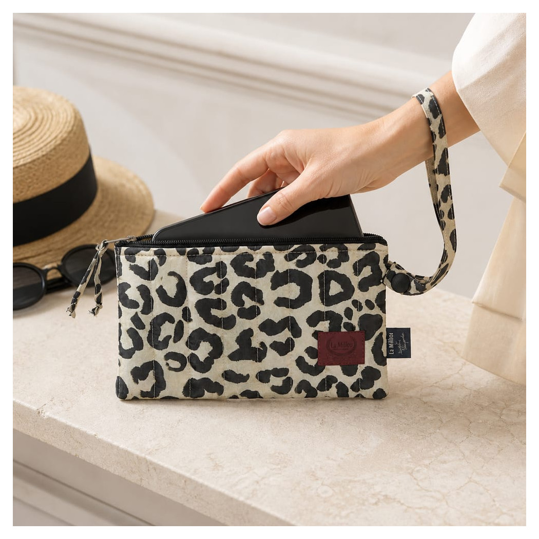 Saszetka Leopard Cream Etui na Telefon - Pikowana Ortalionowa by Magdalena Lamparska - La Millou