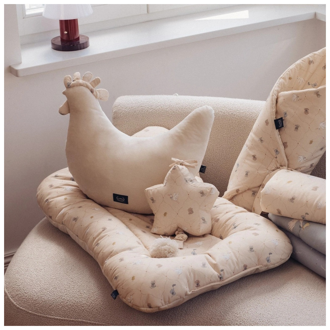 Bebe Mignon Vanilla - Kura Babci Dany - Rafaello - Ozdobna Poduszka do Karmienia - La Millou