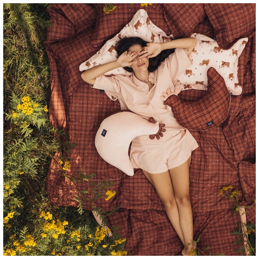 Moo Meadow Plaid - Bawełniana Poduszka do Spania XL z Falbaną - 50x70 cm - La Millou