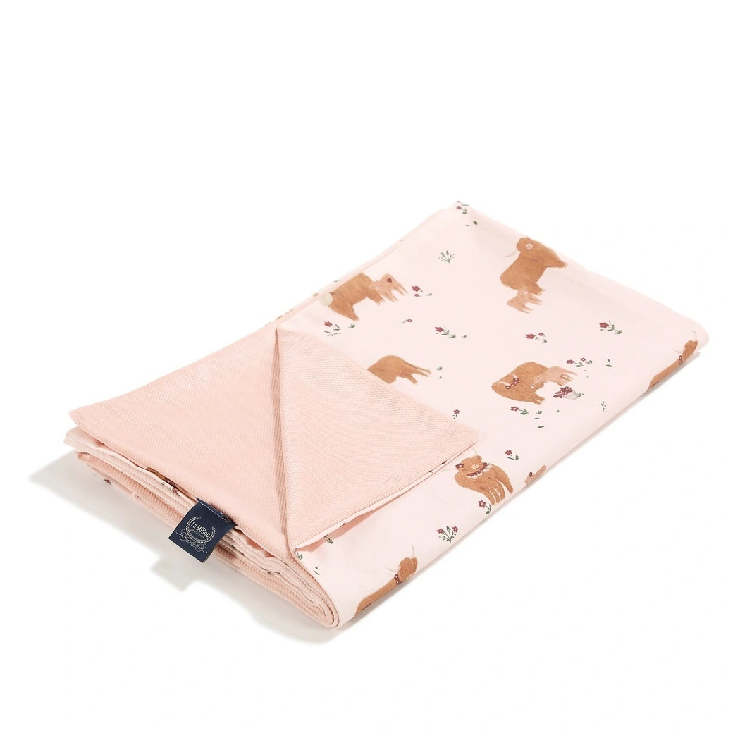 Lekki Kocyk Velvet roz. M - Moo Meadow Powder Pink - 80x100 cm - La Millou