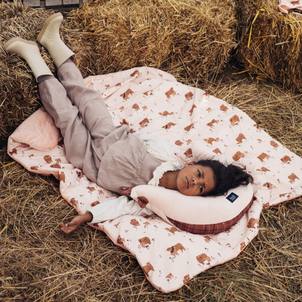 Ciepły Koc Velvet roz. M - Moo Meadow Powder Pink - 80x100 cm - La Millou